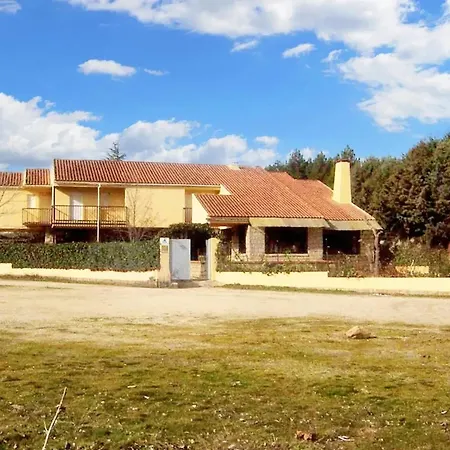 Spacious House In With View * Navaluenga
